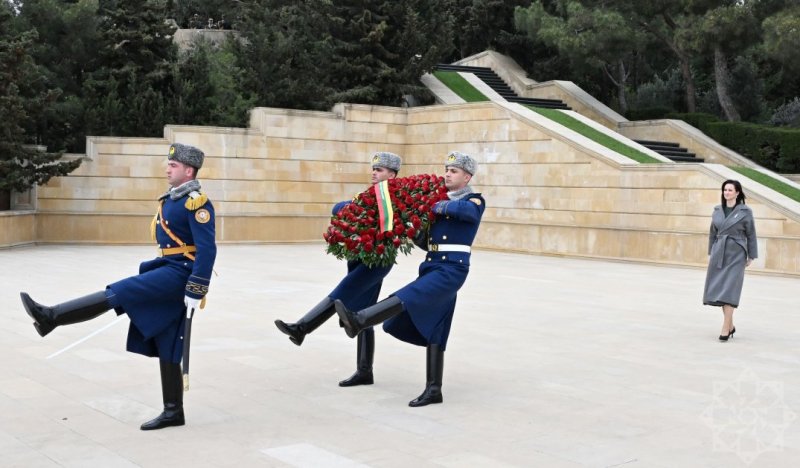 2026/04/1-1775720818.jpg + Litvanın Baş naziri Bakıda Şəhidlər xiyabanını ziyarət edib News about - Litvanın Baş naziri Bakıda Şəhidlər xiyabanını ziyarət edib