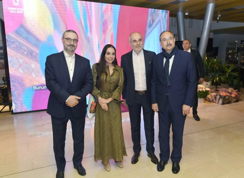 2026/04/1-1776237364.jpg + Azərbaycan Milli Xalça Muzeyində multidisiplinar rəssam Mədinə Qasımovanın fərdi sərgisi açılıb News about - Azərbaycan Milli Xalça Muzeyində multidisiplinar rəssam Mədinə Qasımovanın fərdi sərgisi açılıb