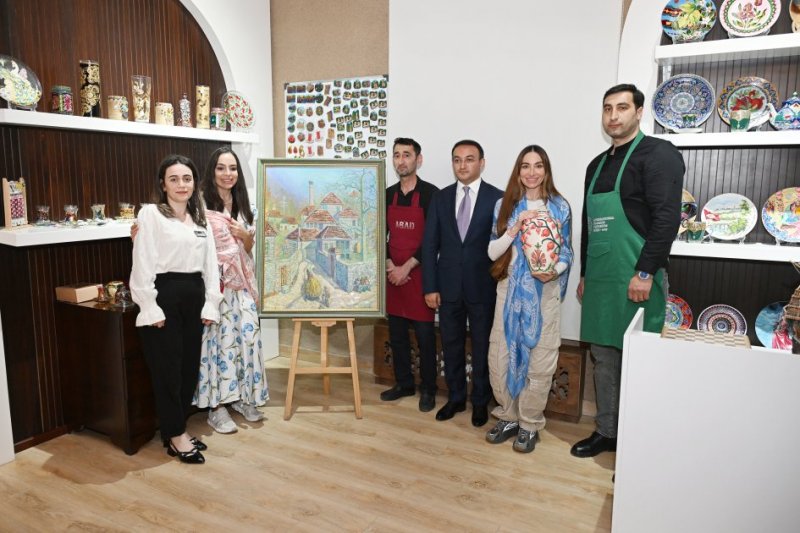 News about - Leyla Əliyeva və Arzu Əliyeva Şəkidə “ABAD” Keramika və Tətbiqi Sənət Mərkəzi ilə tanış olublar