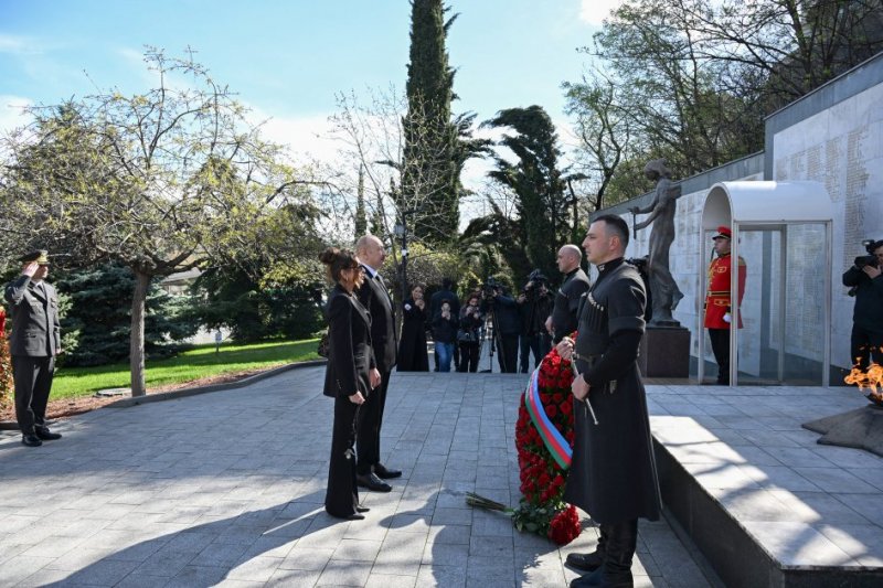 News about - Azerbaijani president visits Heroes Memorial in Tbilisi