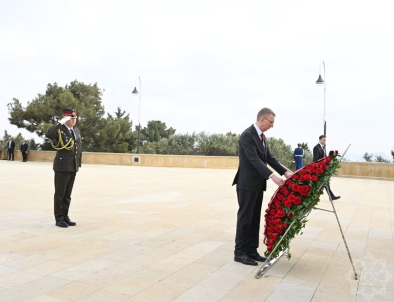 Latvia's president pays tribute to Azerbaijani martyrs