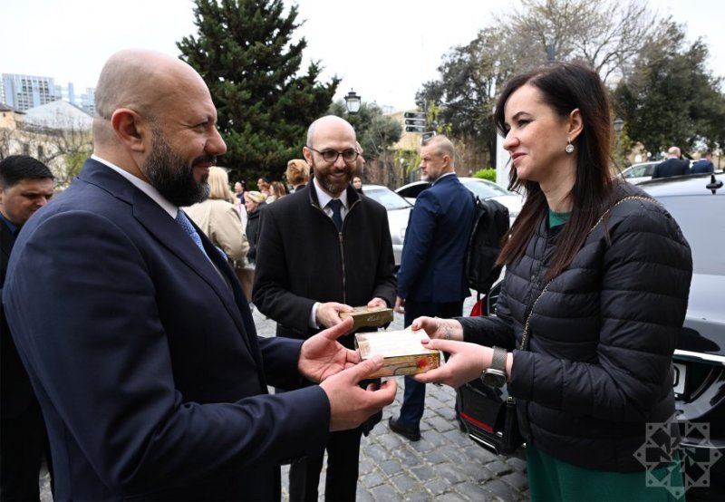 News about - Litvanın Baş naziri İnqa Ruqiniene İçərişəhərlə tanış olub