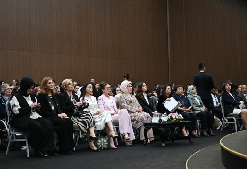 Azerbaijan’s First Lady Mehriban Aliyeva attends panel session on Palestine peace in Antalya