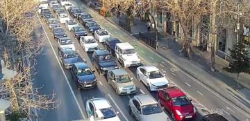Paytaxtın bəzi küçə və prospektlərində nəqliyyatın hərəkəti çətinləşib