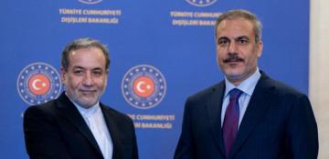  Hakan Fidan iranlı həmkarı Abbas Əraqçi ilə müharibənin gedişatını müzakirə edib