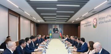 Azərbaycan və Qazaxıstan XİN başçıları arasında geniştərkibli görüş keçirilib
