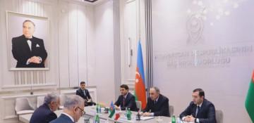 Kamran Əliyev İran səfirini qəbul edib