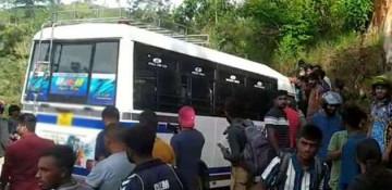 Şri-Lankada məktəbli avtobusu qəzaya düşüb, 34 məktəbli yaralanıb