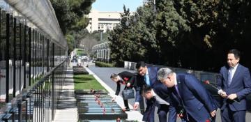Kazakh delegation visits Alley of Martyrs and Victory Park