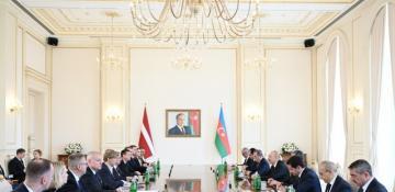 Azerbaijani, Latvian presidents hold expanded meeting
