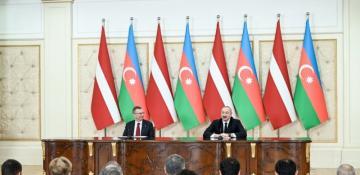 Azerbaijani, Latvian presidents deliver press statements 