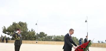 Latvia's president pays tribute to Azerbaijani martyrs