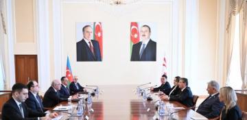 Əli Əsədov Şimali Kipr Baş naziri ilə görüşüb