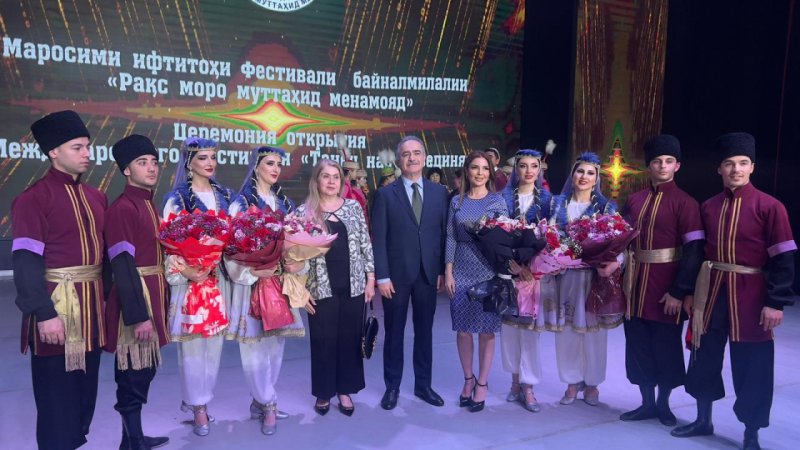 Azərbaycanın milli rəqs irsi Düşənbədə keçirilən beynəlxalq festivalda böyük maraqla qarşılanıb