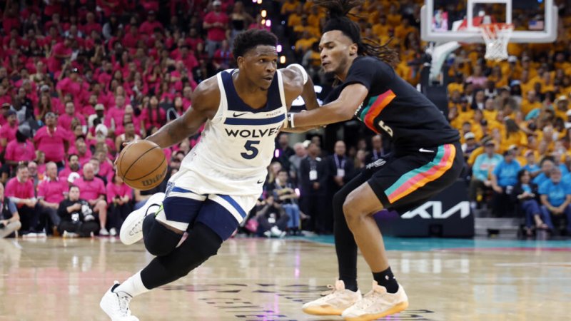 Timberwolves edge Spurs; Knicks rout Sixers in NBA playoffs