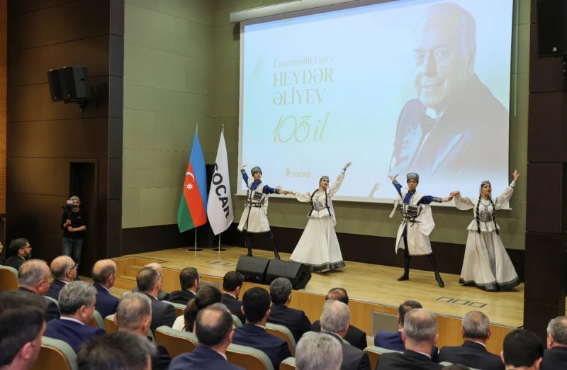 News about - SOCAR-da Ümummilli Lider Heydər Əliyevin anadan olmasının 103-cü ildönümü qeyd edilib
