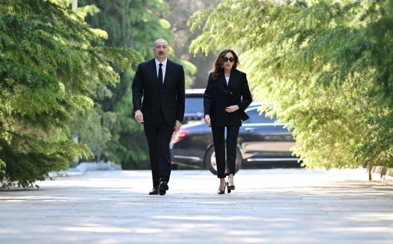 News about -   Azerbaijani president and first lady visits tomb of National Leader Heydar Aliyev at Alley of Honors  