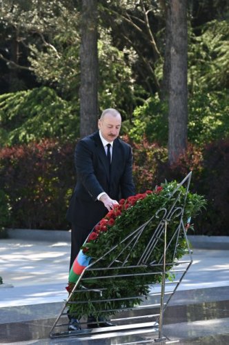 News about -   Azerbaijani president and first lady visits tomb of National Leader Heydar Aliyev at Alley of Honors  