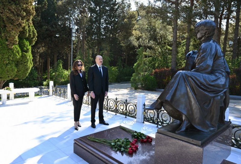 News about -   Azerbaijani president and first lady visits tomb of National Leader Heydar Aliyev at Alley of Honors  