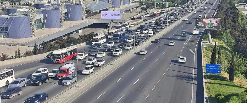 Bakının bir sıra yollarında sıxlıq yaranıb