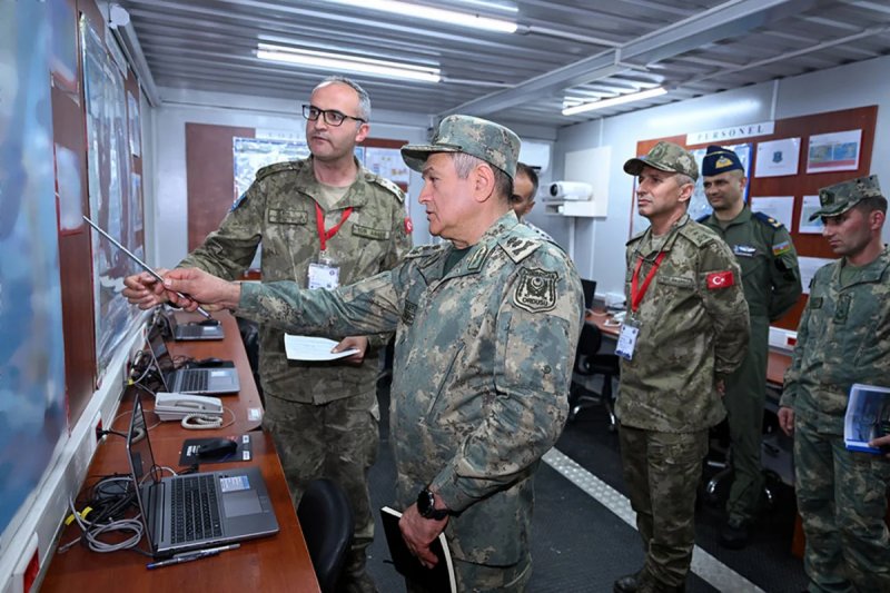 “EFES-2026” təlimi davam edir, general-leytenant Azər Əliyev əraziyə baxış keçirib