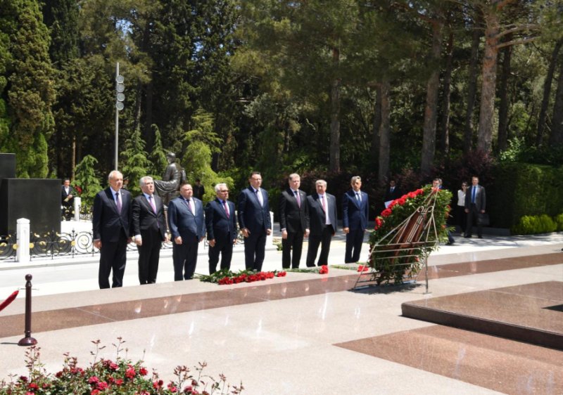 2026/05/1779195420.webp + Belarus nümayəndə heyəti Fəxri xiyabanı və Zəfər parkını ziyarət edib News about - Belarus nümayəndə heyəti Fəxri xiyabanı və Zəfər parkını ziyarət edib
