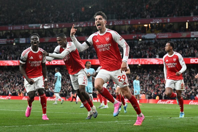 Arsenal win first Premier League title in 22 years