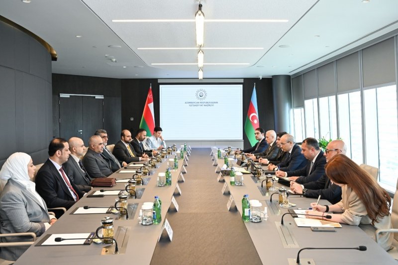 Azərbaycan və Oman iqtisadi əməkdaşlığın inkişafını müzakirə edib