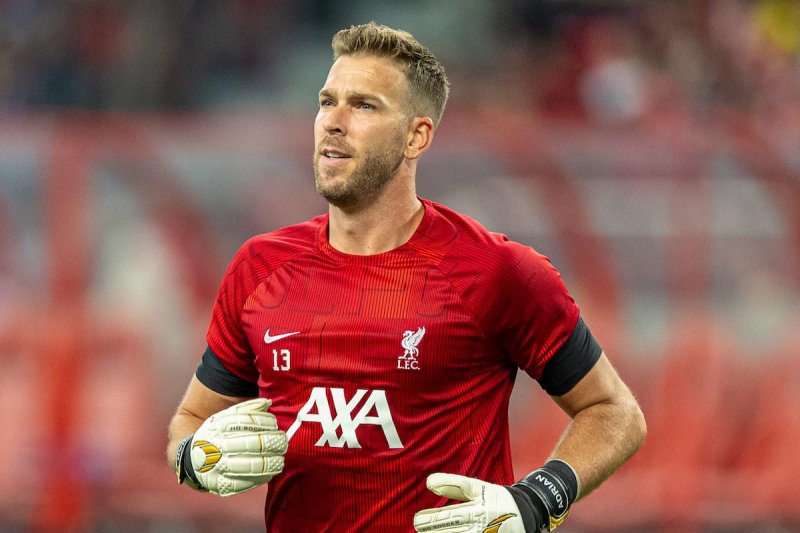 Liverpulun sabiq qapıçısı Adrian peşəkar futbolçu karyerasını bitirir