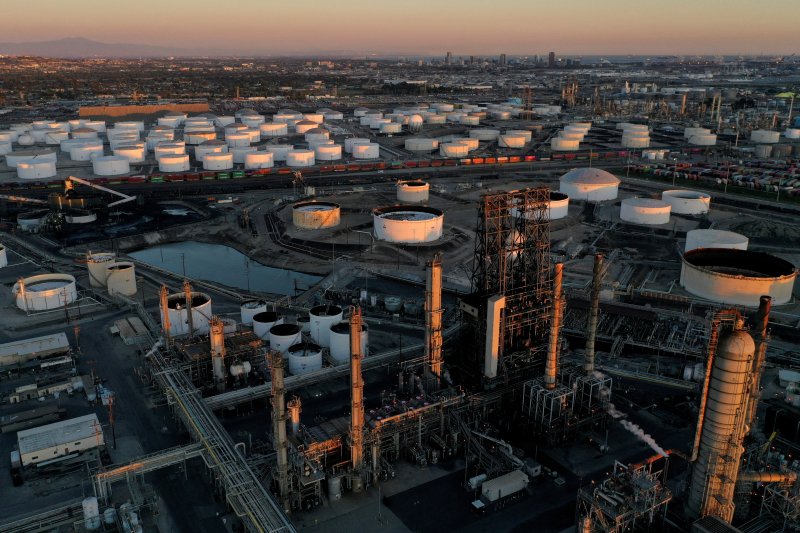 Oil prices decline in global markets