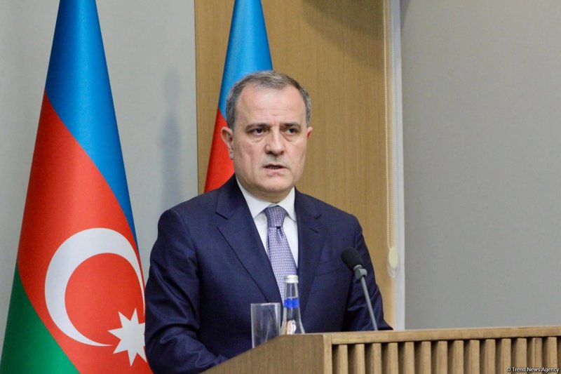 Azerbaijani FM heads to New York on working visit