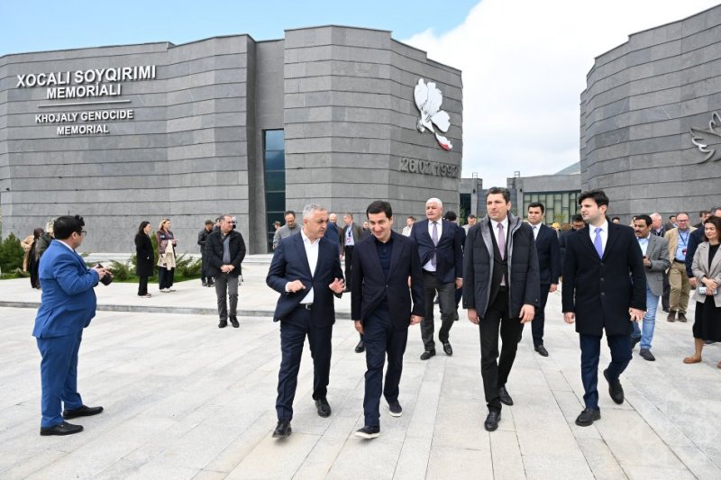 Diplomatic corps representatives visit Khojaly Genocide Memorial