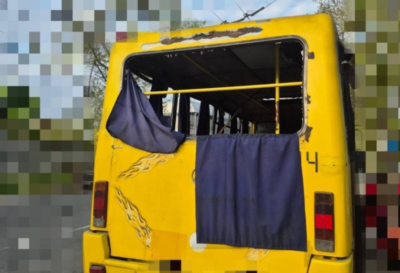 Xersonda mikroavtobus dronla vurulub, ölənlər və xəsarət alanlar var
