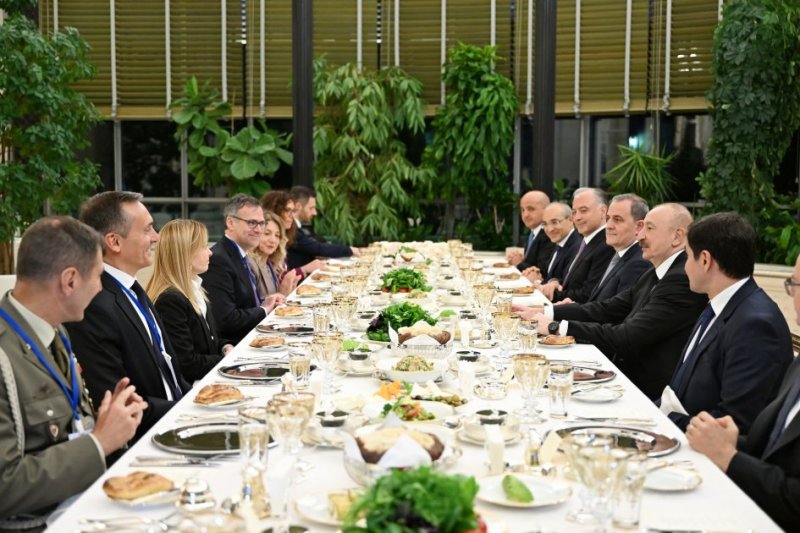 Azerbaijani president hosts working dinner in honor of Italian prime minister