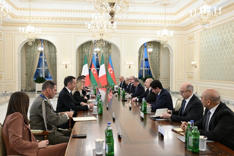 President Ilham Aliyev holds expanded meeting with Italian PM Meloni