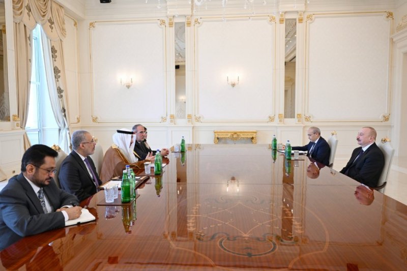  President Ilham Aliyev receives delegation led by Islamic Development Bank Group chairman  