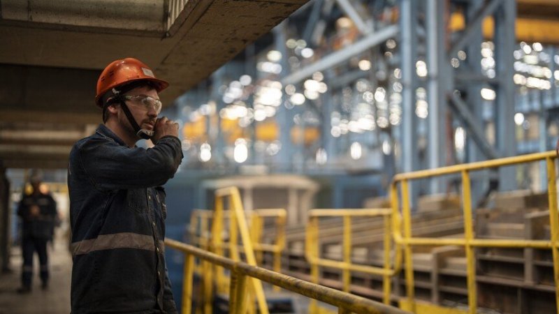 Industrial production in eurozone falls for 3 consecutive months