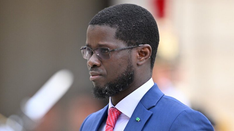 Senegal’s president dismisses prime minister, dissolves government