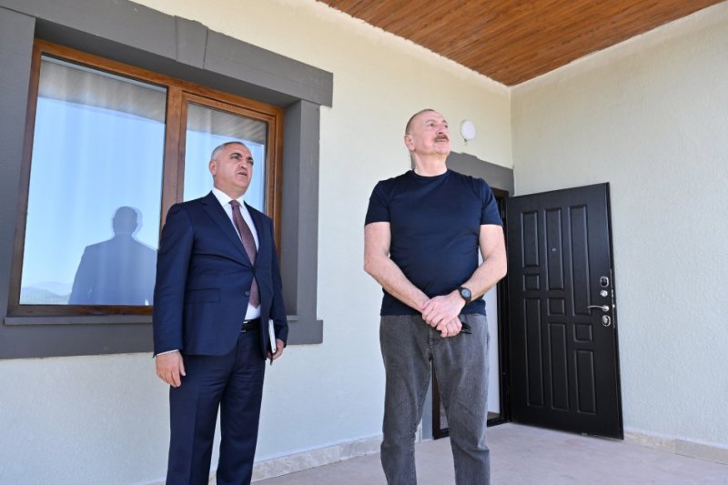 President Ilham Aliyev inspects private houses designated for servicemen in Khojaly