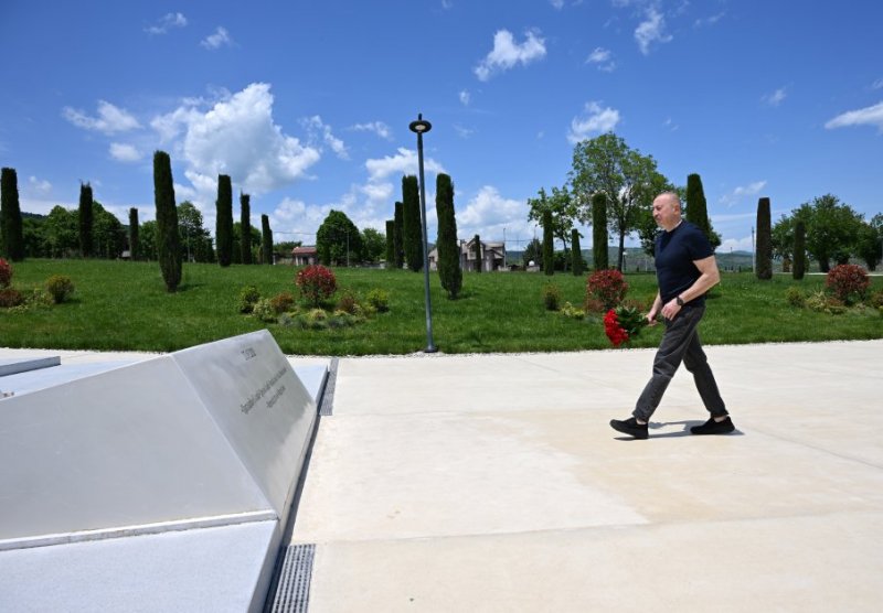News about -   President Ilham Aliyev laid flowers in front of Victory Arch in Khankendi city  