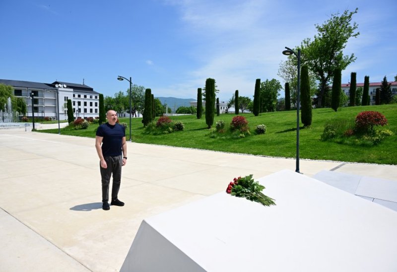 News about -   President Ilham Aliyev laid flowers in front of Victory Arch in Khankendi city  
