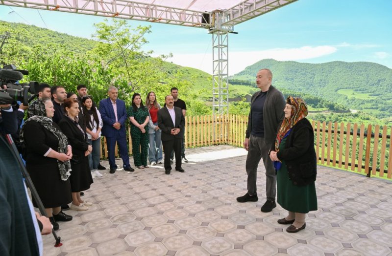 2026/05/11-1779963547.jpg + Prezident İlham Əliyev Şuşanın Böyük Qaladərəsi kəndində görülən işlərlə tanış olub, sakinlərlə görüşüb News about - Prezident İlham Əliyev Şuşanın Böyük Qaladərəsi kəndində görülən işlərlə tanış olub, sakinlərlə görüşüb