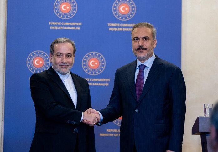 Turkish, Iranian foreign ministers hold phone talk