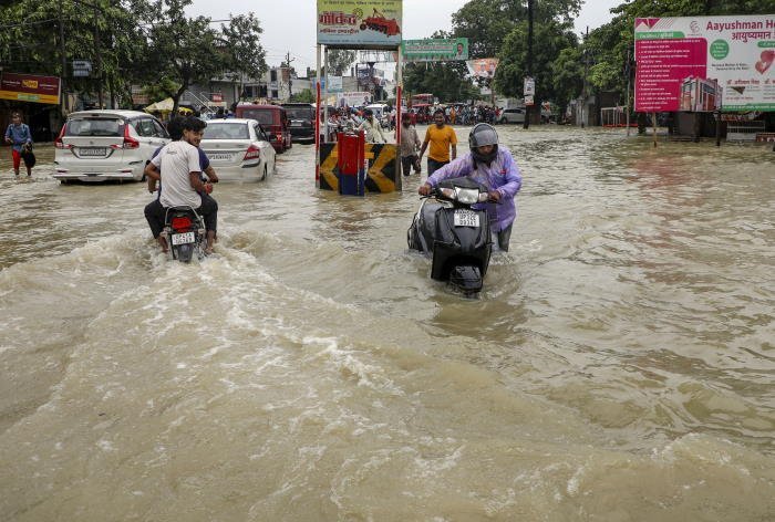 Heavy rain batters India's Uttar Pradesh, kills 104