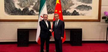 Pekində Van İ və Abbas Əraqçi regiondakı gərginliyi müzakirə ediblər