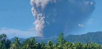 At least 2 killed in volcano eruption in Indonesia