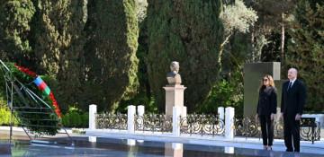   Azerbaijani president and first lady visits tomb of National Leader Heydar Aliyev at Alley of Honors  
