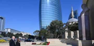 President Ilham Aliyev and First Lady Mehriban Aliyeva pay tribute to Azerbaijanis who died for Victory over fascism