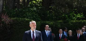 Slovakiya nümayəndə heyəti Ulu Öndər Heydər Əliyevin məzarını ziyarət edib