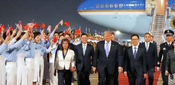   Trump arrives in Beijing for high-stakes talks with Xi - VIDEO  